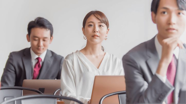 Off-JTとは？意味やOJTとの違い、研修の種類と使える助成金