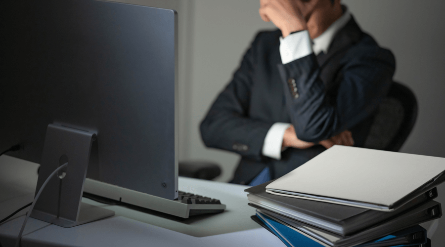 ワーカホリックとは？メリット・デメリットと特徴、抜け出す方法