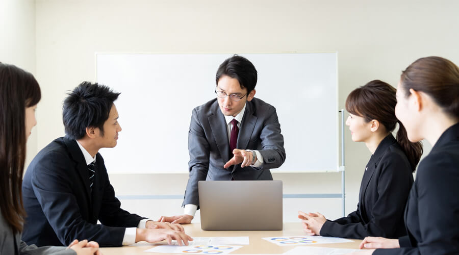 PM理論とは？リーダーシップ4タイプの特徴と強化法、活用例をわかりやすく解説